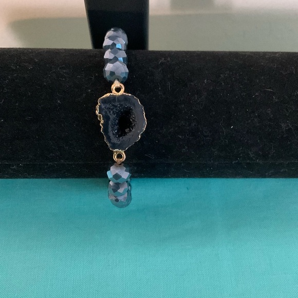 Unbranded Jewelry - Chic Blue/Gray with Blue Geode and Gold Accent Bracelet
